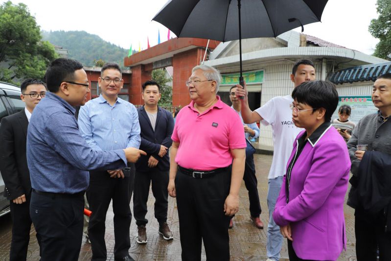 “情系求学路 爱心新征程——湖南新征程公益基金会扶贫助学沅陵行